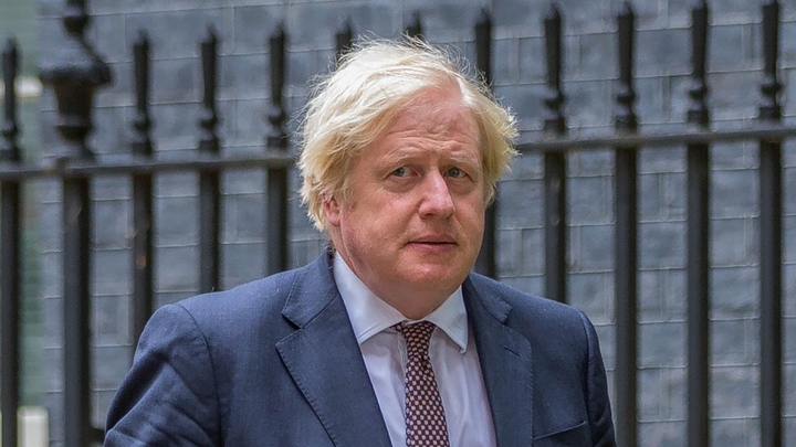 Венгерский историк одёрнула Джонсона: Советую приберечь игры с коленями