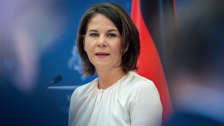 Высылка Россией немецких дипломатов не понравилась Бербок: Шаг не оправдан