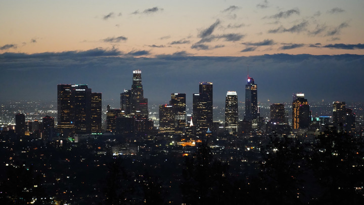 Сбежал в США от СВО, а теперь рыдает на камеру: Я один, денег нет