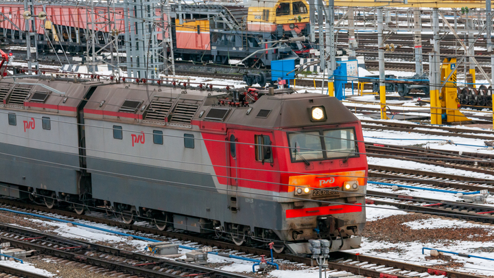 В Екатеринбурге транспортная полиция сняла с поездов двух нарушителей