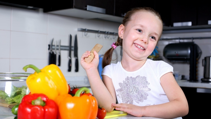 Не просто помыть, а замочить: В МЧС посоветовали тщательнее обрабатывать овощи из магазина