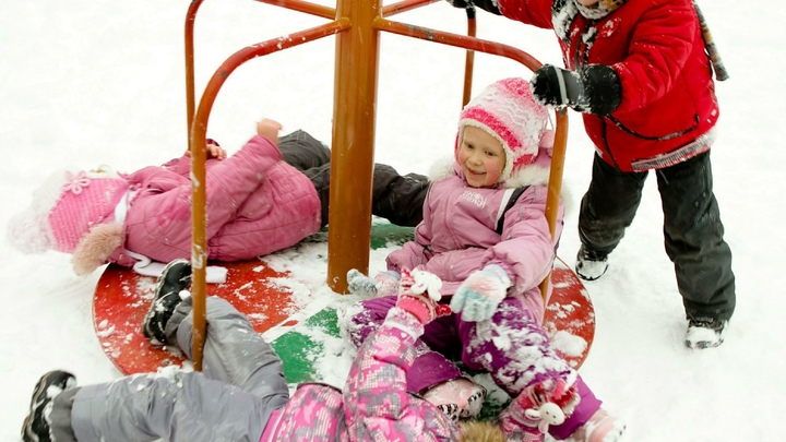 Хватала за волосы и раздавала пощёчины: Воспитательницу в Поморье обвиняют в истязании малышей