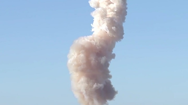 Взрывы в Донецке: По центру города бьют крупным калибром