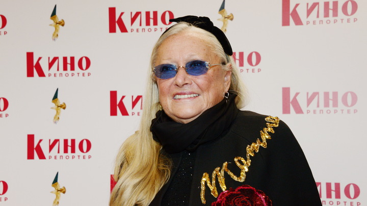 Чуть не утопил: Что означает чёрный бант жены Никиты Михалкова