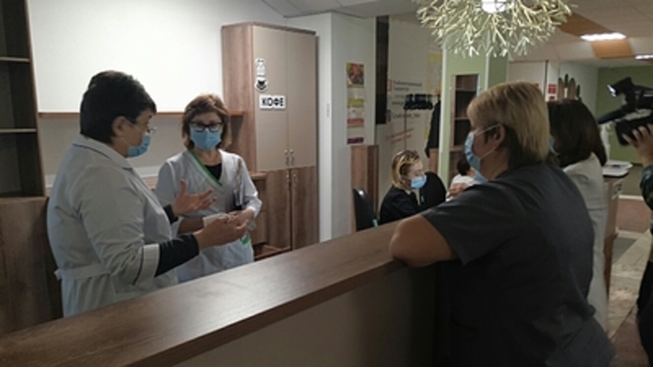 Лучший способ профилактики: Политолог поспорил с главой Роспотребнадзора о защите от коронавируса