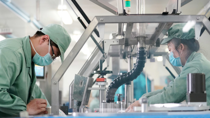 Больше сотни больных на койку: Эксперты расписали сценарий эпидемии коронавируса в России