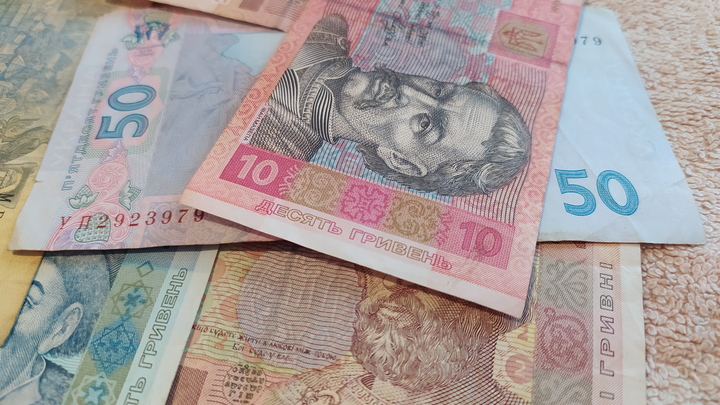 Гривна упала: Нацбанк Украины понизил курс на 25%