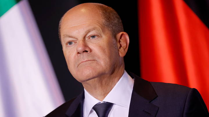 НАТО хватит: Немцы попытались вразумить Шольца после слов Путина