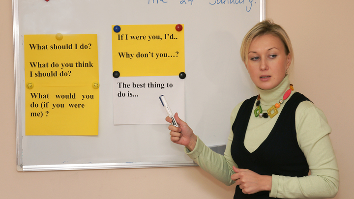 Знать язык врага: В школах Белоруссии учат допросу англоязычного пленного. Нам бы так