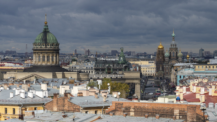 Суд над экскурсоводом-миллионером, отель в особняке и контрафактная молочка: главное к этому часу
