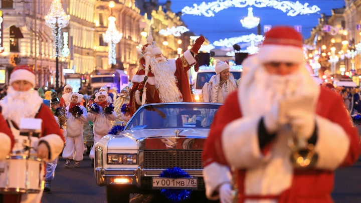 Украинский мэр обратился в СБУ из-за пришедшего на праздник коммунистического Деда Мороза