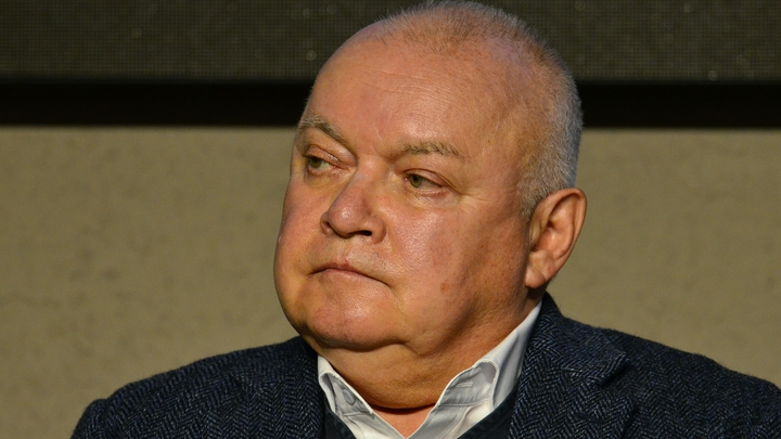 СМИ: На вилле Дмитрия Киселёва в Крыму сожгли гольфкар и внедорожник