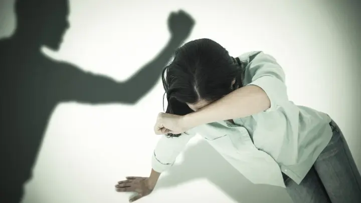 Женщина упала, но он продолжал бить: в Сочи разгорелся скандал после драк в очереди на горнолыжный курорт