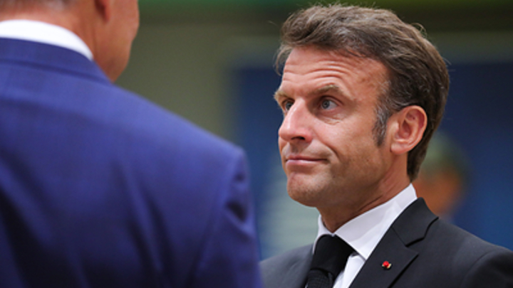 США подставляют марионеток: Макрона ждёт участь Бориса Джонсона