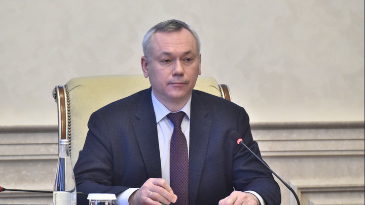 Губернатор Травников призвал мэрию Новосибирска «урегулировать скандал» с новогодним талисманом