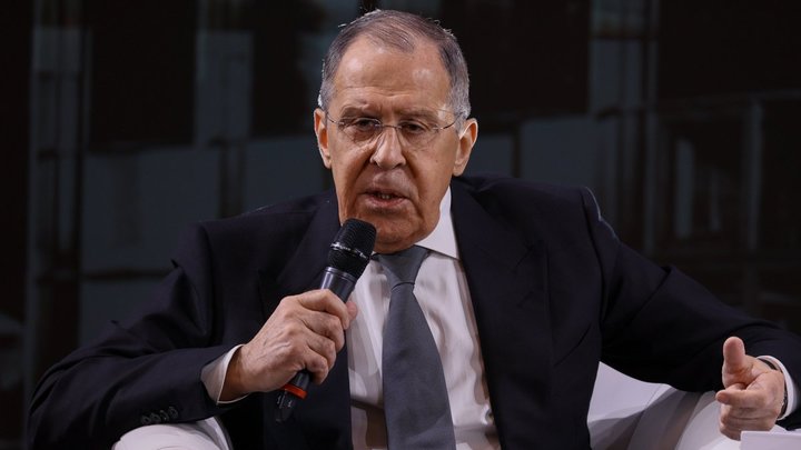Лавров объяснил, почему Россия не просит у Запада снять санкции