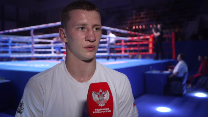 Тренер боксера Двали: повязку сняли, но глаз пока не видит