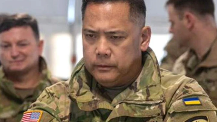 Пьяный генерал ВС США потерял секретные документы в поезде и опозорился в Киеве