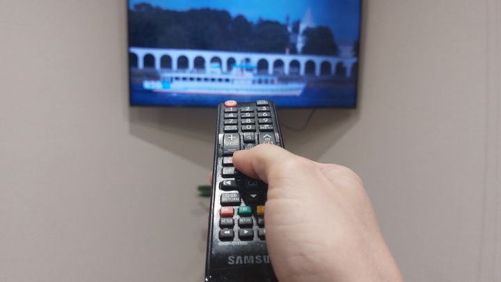 Ученые: Отдых перед телевизором может привести к деменции