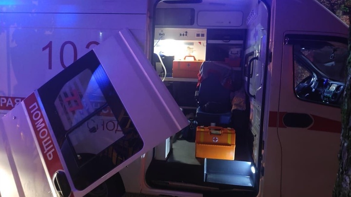 Пьяный краснодарец вырвал дверь у ехавшей на вызов машины скорой помощи