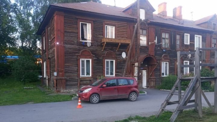 Мотоциклист сбил 7-летнюю девочку во дворе дома в Новосибирске