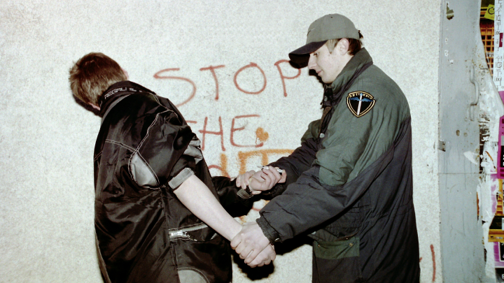 Нюхали палки китайские до обморока, теперь орех ядовитый жуют: Кто травит наших детей?