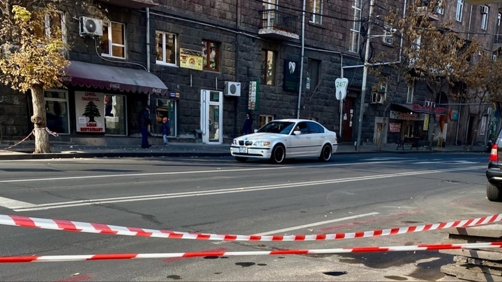 В Ереване вследствие крупной аварии сгорела иномарка — есть погибший