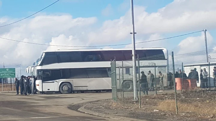 Челябинец заявил, что застал мигрантов за сбором денег для пропуска в Россию