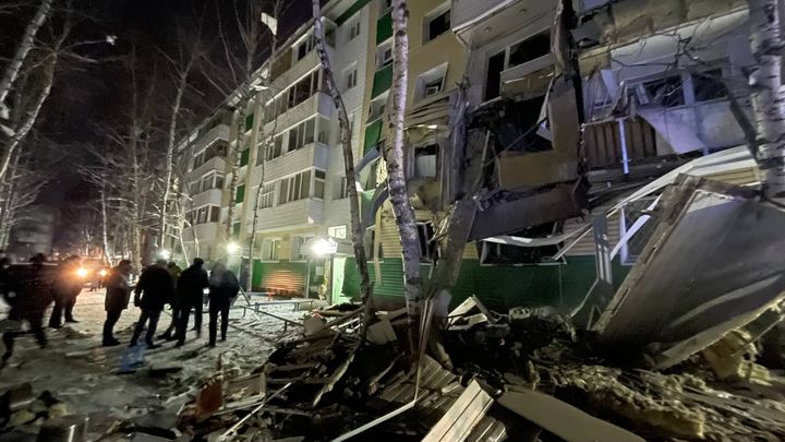 Обрушились два этажа жилого дома в Нижневартовске, 6 человек погибли