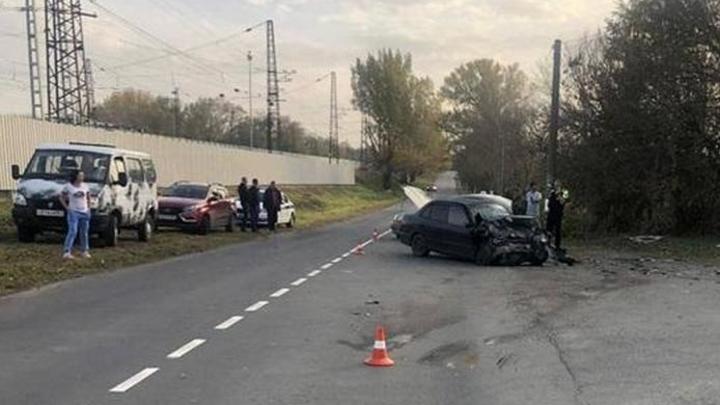 В Ростовской области случилась серьёзная лобовая авария. Есть пострадавшие