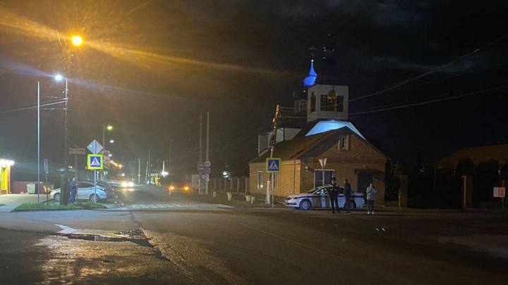 В Ростовской области 15-летний самокатчик попал в больницу после столкновения с легковушкой