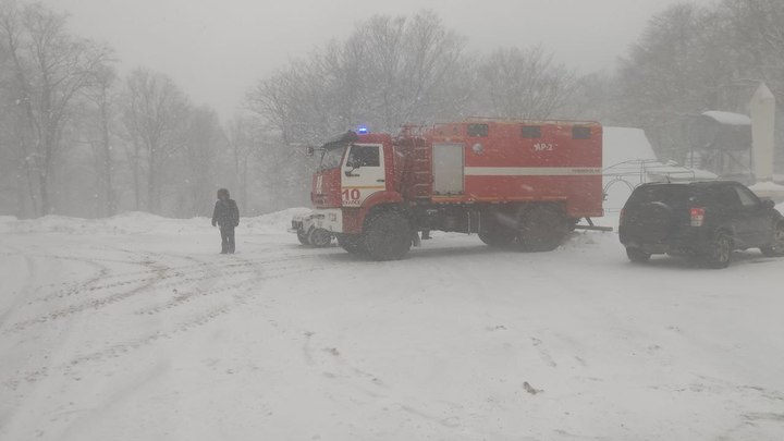 В Сочи рядом с селом Волконка на трассу сошёл оползень