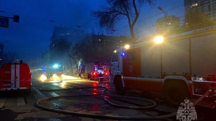В Самаре на улице Галактионовской случился пожар в расселенном доме