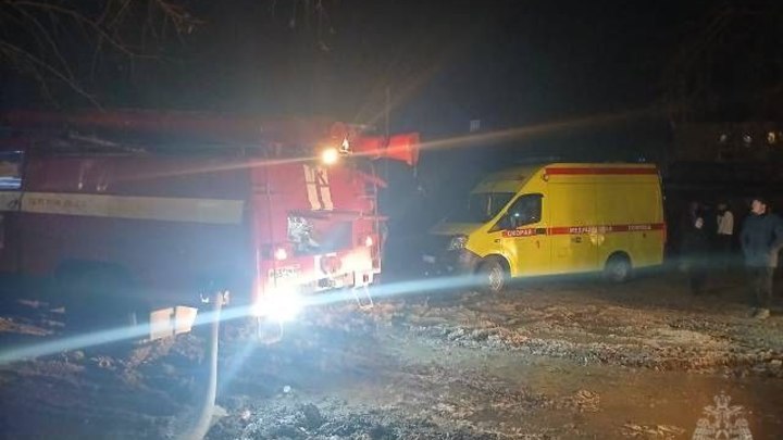 В Барнауле при тушении пожара нашли тела троих взрослых и ребёнка