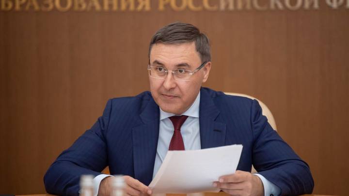 Лавочка закрыта: с 1 мая коммерческим организациям запретят принимать экзамены у мигрантов