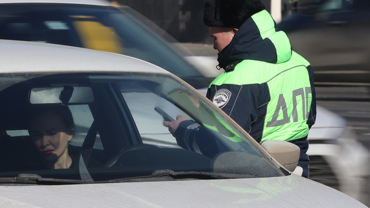 В Магнитогорске полицейский помог девушке и нарвался на проверку