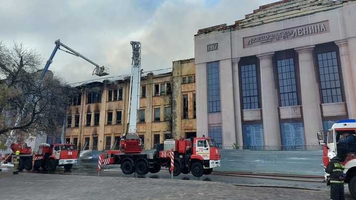 В Нижнем Новгороде потушили пожар в ДК им. Ленина