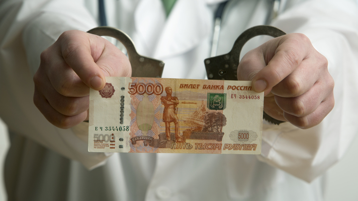 Экс-главврач Родниковской ЦРБ пойдет под суд за получение взятки от похоронной конторы