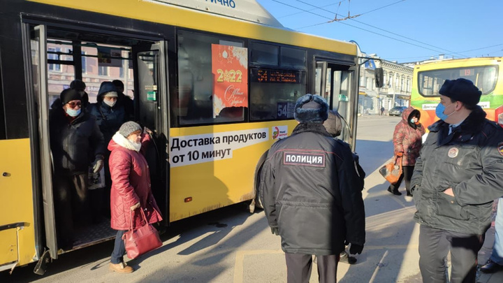 В Ростове оштрафовали пассажиров общественного транспорта без масок