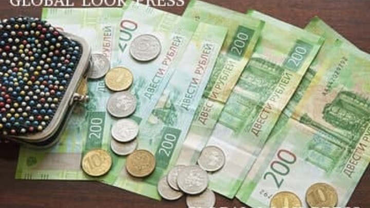 Позвонили из службы безопасности: уральский пенсионер перевел деньги аферистам 77 раз за день