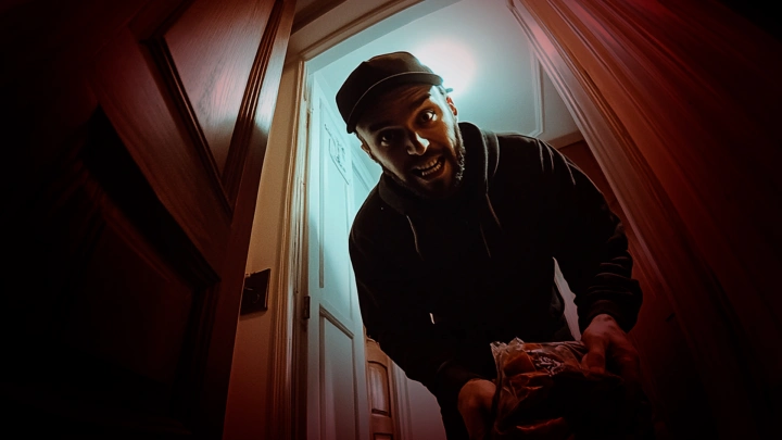 Доставят объедки: Приезжие курьеры придумали, как и рыбку съесть, и зарплату получить. А русский пусть голодает