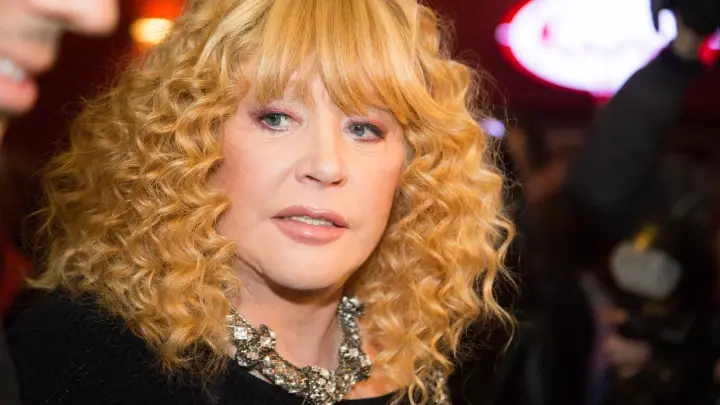 Замуровала себя заживо: Пугачёва осталась одна в пустой вилле и закрылась от мира