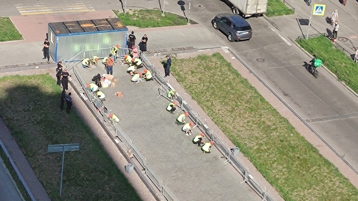 Шаверматорий в Мурино завернут: рабочие задержаны за разбор плитки