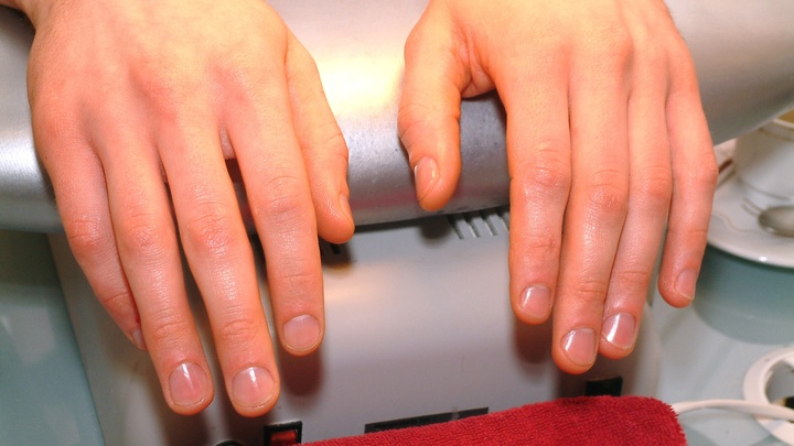 Холодные руки могут быть тревожным симптомом - врач