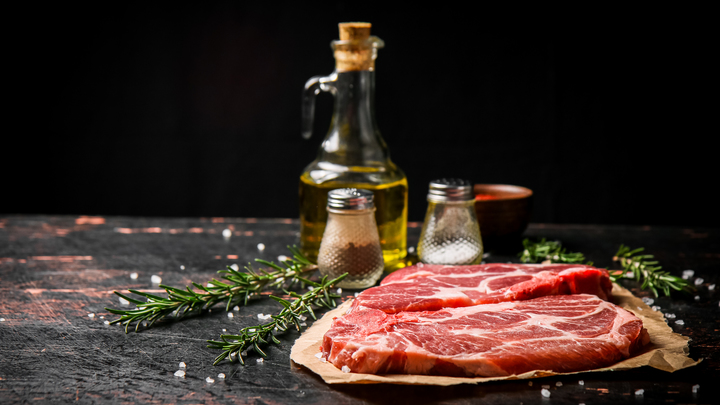 Клей, смола и бура: чем нас кормят производители еды и повара в ресторанах