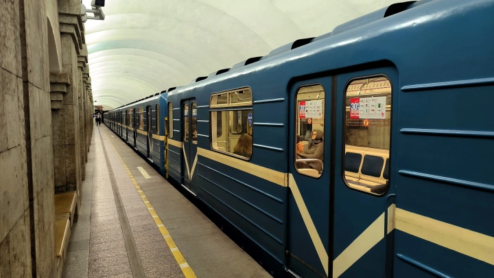 На строительство коричневой ветки метро Петербург получит 2,2 млрд рублей из федерального центра