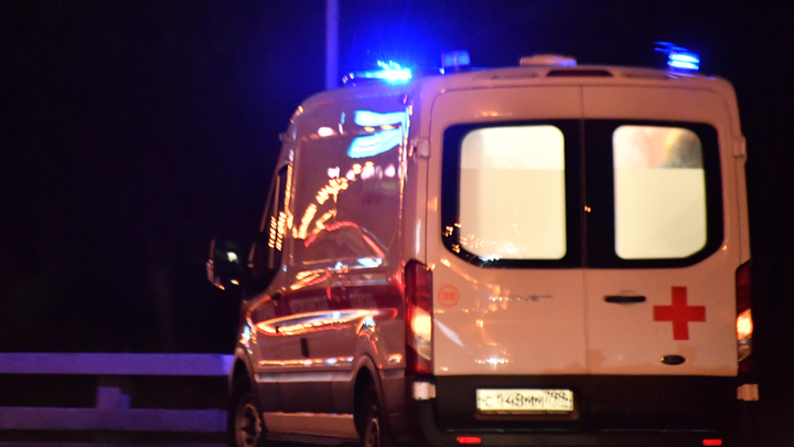 В Екатеринбурге мотоциклист с пассажиркой протаранил Ладу Гранту