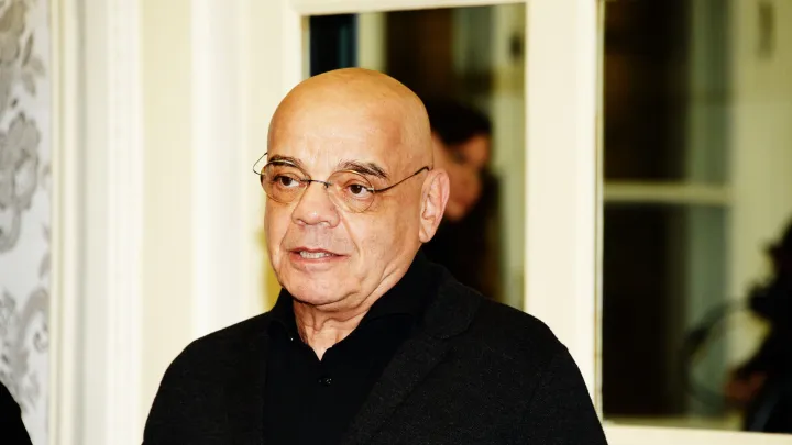 Косте Райкину претят глупость, рабство и темнота России. Что сказал бы папа?