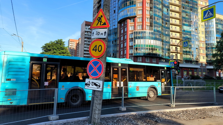 В Петербурге столкнулись два автобуса: Пострадали 10 человек, среди них - дети