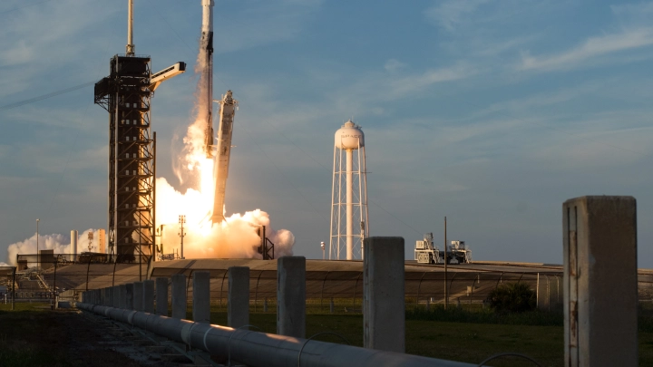 Корабль Crew Dragon с русским космонавтом на борту отправился к МКС